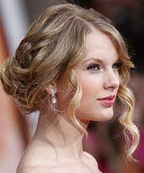 Pin By Mariah Lynn On Gettin Marred Taylor Swift Hair Medium Hair Styles Hair Styles