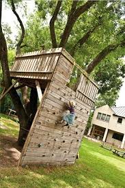 30 Ideen Und Einige Tipps Fur Das Kinder Baumhaus Kinder Baumhaus Hinterhof Spielplatz Und Spielhaus Garten