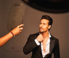 Tiger Shroff Kills It With His Cool New Hairdo Ibtimes India From long to short and tough to tougher! tiger shroff kills it with his cool new