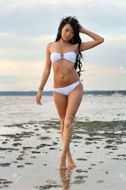Maybe you would like to learn more about one of these? Beautiful Asian Woman In Weissem Bikini Auf See Lizenzfreie Fotos Bilder Und Stock Fotografie Image 10589297
