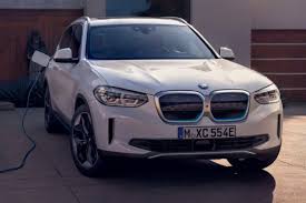 The bmw concept i4 represents a look ahead to the bmw i4, slated to enter production in 2021. Bmw Ix3 Grundpreis Sinkt Auf 66 300 Euro Bzw 58 800 Euro