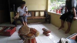 Dari segi sikap penyaji bergerak sesuai. Padukan Musik Kontemporer Maulana Lestarikan Gambang Kromong Merahputih
