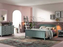 Per esempio tra i colori per le pareti della camera da letto 2019 c'erano i marroni abbinati al bianco, le scale di grigio, il black&white e il blu profondo.i colori per paret i 2020 invece erano e sono più vivaci: Colori Rilassanti Per Camere Da Letto News Gabetti