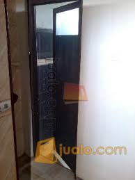 Kamar mandi termasuk bagian penting pada rumah anda. Pintu Kamar Mandi Aluminium Yogyakarta Jualo