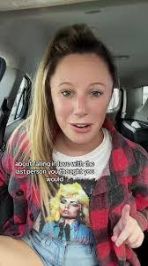 Carly Moe's Instagram, Twitter & Facebook