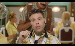 Se stai cercando di abbordarla con dei meme di jerry scotti. Fedez Duet With Gerry Scotti Pledge Times