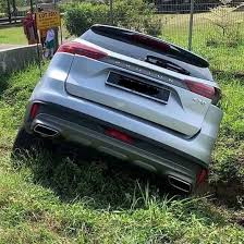 Model ini mungkin menggunakan platform exora. Proton X70 Driver Distracted With His Talking Car Automacha