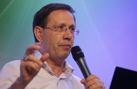 Carlos wizard martins (born 1956) is a brazilian entrepreneur and founder of grupo multi, a company that offers franchises for english courses. Politica Barroso Autoriza Conducao Coercitiva De Carlos Wizard Para Depor Na Cpi Da Covid