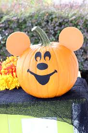 That's easy — stick two mini pumpkins to a larger foam pumpkin to create the want mickey flair without having the hassle or messiness of carving or painting a pumpkin? Diy Mickey Mouse Pumpkin Cutefetti