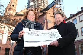 The bank states that is a german: Pax Bank Spendet 5 500 Euro An Dombauverein Pressestelle Bistum Mainz