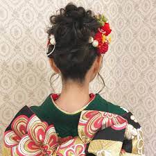 rieko さんはinstagramを利用しています 成人後撮りロケーション撮影のお客様 見えてないですが 顔まわりは裏編み込みをして 高めのアップ お客様ご持参の髪飾りを付けました ヘアメイク ヘアアレンジ 結婚式 成人式 ヘアスタイル アップ 袴 卒業式 ヘア