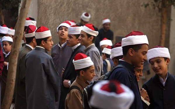 طلاب الثانوية الأزهرية بالقسم العلمي يؤدون امتحاني القرآن الكريم والحديث الشريف.. غداً
