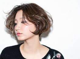 ストールやマフラーが可愛く似合う 重めボブ 前下がりボブ ヘアスタイル集 キナリノ ボブパーマ 髪型 ヘアスタイル ボブ