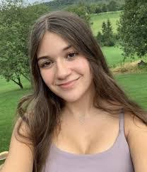 Elyse Olson's Instagram, Twitter & Facebook