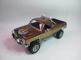 Généreux un jour, cruel le lendemain. Gmc Pickup L Homme Qui Tombe A Pic