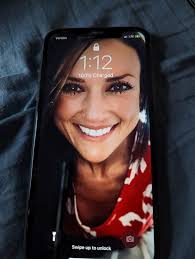 If anyone knows Hannah I found her phone in the road