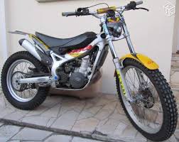 Une fois le permis moto en poche, il vous faudra choisir avec précaution votre première moto. Trial Beta Rev3 250cm3 Avec Kit Long Ride
