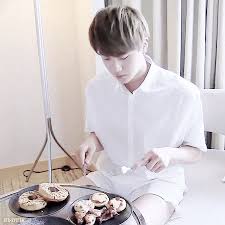 Jin Fails To Slice Pancake In Half Ah Nvm Eats Whole Pancake Instead Video Seokjin Jin Gif Jin