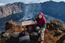 Gunung raung) is one of the most active volcanoes on the island of java in indonesia. Gunung Raung Mulai Meraung Lagi Dongeng Geologi