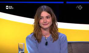 Emma wortelboer is a dutch television presenter who has worked for bnnvara since 2015.1 she grew up in manderveen and studied at het erasmus in almelo.2. Emma Wortelboer Asks Maarten Van Rossum Do You Think Vaginas Are Dirty World Today News