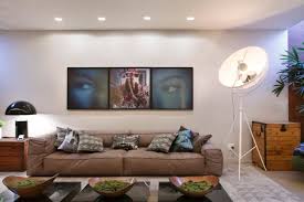 Para descobrir as melhores formas de decorar com o sofá marrom, confira a seguir uma seleção de diferentes aplicações desse mobiliário e se inspire com opções para arrasar na decoração da sala Sofa Marrom 80 Modelos Para Arrasar Na Decoracao Da Sala