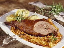 Wildschweinkeule Mit Sauerkraut Knodeln Rezept Rezepte Wildfleisch Rezepte Rezept Wildschweinbraten