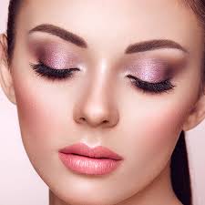 Creating the Trending Glossy Makeup Look—The Ultimate Guide – Faces Canada