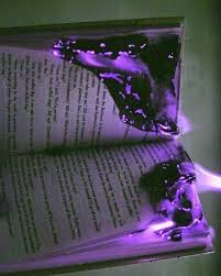 Boslukta Biri Adli Kullanicinin Purple Panosundaki Pin 2020 Arkaplan Tasarimlari Fotograf Kitap