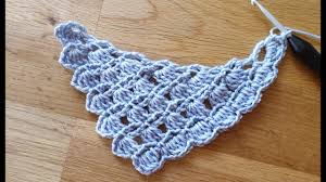 Russisches häkeln vegane kosmetik poncho häkeln stricken und häkeln favoriten dreieck häkeln häkelränder häkelmuster ideen. Anleitung Einfaches Lace Tuch Hakeln Mit Dem Blumen Muster Youtube