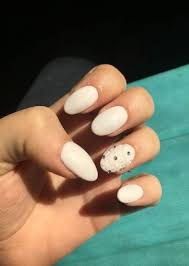 To the western world, the left ring finger is where one can find out about another's relationship status. Nails White Flowers Ring Finger 15 New Ideas Christmas Nails Acrylic Maroon Nail Designs Acrylic Nails Almond Shape