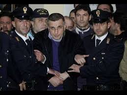 21 mayıs 1958 doğumlu) i̇talyancamorrista ve biri napoli kuzeybatısındaki caserta eyaletindeki casal di principe 'den casalesi klanının patronları. Il Boss Dei Casalesi Michele Zagaria Documentario Completo Youtube