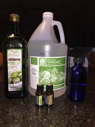 All Natural Leather Cleaner 1 2 Cup Vinegar 1 4 Cup Olive Oil 10 Drops Dōterra Lemon A Essential Oils Cleaning Natural Leather Cleaner Essential Oil Cleaner