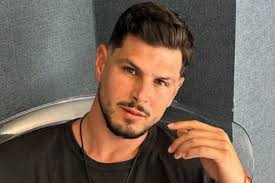 Alejandro Nieto confiesa que le han detectado "un poco de tiroides": "Tengo  espejos, me veo todos los días"