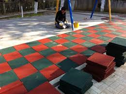 Aslında dış mekan ahşap zemin kaplama fiyatları oldukça geniş bir yelpazede diyebiliriz çünkü pek çok farklı model var. Kaucuk Zemin Kaplama Renkli Zemin