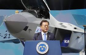 Na apresentação, o boramae foi iluminado com as bandeiras da coreia do sul e da indonésia, parceira no desenvolvimento da aeronave. X S7bl0ckvjqzm