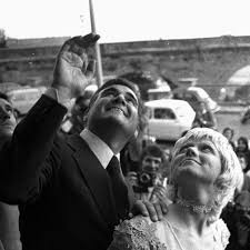 Sängerin) rita pavone (italienische schlagersängerin) rita russek (schauspielerin, regisseurin) rita streich (opernsängerin) rita. Il Matrimonio Tra Rita Pavone E Il Cantante Teddy Reno Celebrato In Segreto Al Convento Delle Suore Paoline A Lugano Il 15 Marzo 1968