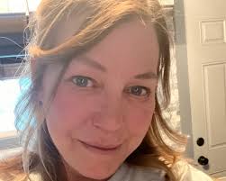 Lori Hills's Instagram, Twitter & Facebook