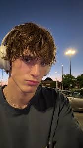 Shane Goddard's Instagram, Twitter & Facebook