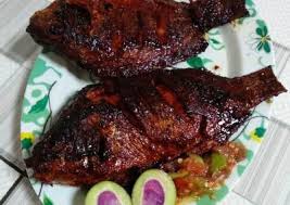 Balurkan bumbu halus di tubuh ikan dan biarkan bumbu meresap selama 15 menit. Resep Cara Membuat Ikan Nila Bakar Makanan Sehat Untuk Keluarga