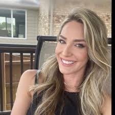 Susan Plourde's Instagram, Twitter & Facebook