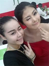 Xuân Lan bụng bầu vẫn nhí nhảnh cắt bánh sinh nhật