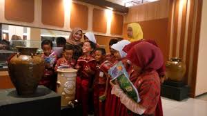 Consulta 398 opiniones de hoteles, 9,665 fotos de viajeros y tarifas de complejos turísticos cerca de museum ronggowarsito en semarang a 3.2 km de museum ronggowarsito. Museum Ronggowarsito Gelar Pameran Keramik Ada Keramik Yang Penyimpan Darah Semasa Perang Tribun Jateng