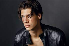 One of the best ways to create a haircut that stands out is to pair a low skin fade with a full head of hair on top. The Premium Guide To The Hunkiest Straight Hair Styles Menshaircuts