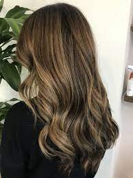 Caramel Brunette Balayage And Teased Highlights Styledativy Balayage Brunette Balayage Light Hair Color