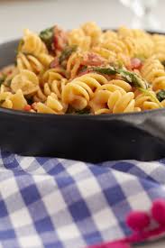 Alle Lieben Pasta Und Vor Allem Cremige Spinat Tomaten Nudeln Tastesheriff Rezept Leckere Nudelrezepte Nudel Rezepte Gerichte Mit Schupfnudeln
