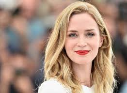 She wear 4 (us) or 34 (eu) dress size and 9 (us) or 39.5 (eu) shoe size. Emily Blunt Height Weight Body Measurements Wiki Biography