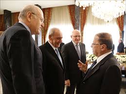 قال الرئيس نجيب ميقاتي أمام زواره في طرابلس لا كلام يمكن أن يعبر عن الواقع المؤلم الذي يعيشه اللبنانيون في ظل الانهيار المالي والاقتصادي الذي بدأ يصيب مختلف. Ygtwnphfxusppm