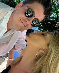 Gente bella, lugar bella, y boda bella—todas en Marbella. Thank you to  @noiamnotfromindia and @princesouleymane for including us in the most  beautiful wedding week!! ❤️