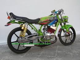 Bahkan sampai saat ini masih banyak yang menjadi penggemar setia motor keluaran yamaha yang sudah tidak diproduksi lagi ini. Modifikasi Motor Rx King Full Airbrush Modifikasi Motor Rx Flickr