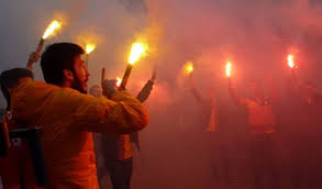 Gomis, 31, was mobbed by hundreds of excited galatasaray fans chanting club songs and brandishing its yellow and red colours after arriving at istanbul's main airport. Real Madrid 3 000 Galatasaray Fans Expected In Madrid For Ucl Clash As Com